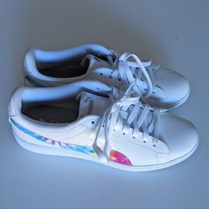 PUMA Vikky v2 Tie Dye Sneakers JR in White/Phloxpink/Luminousblue size 9
